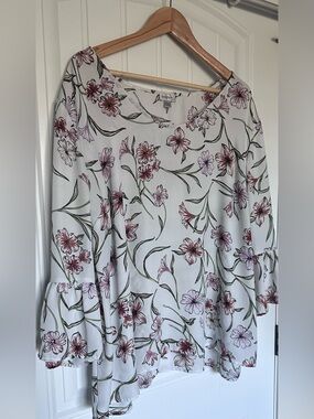 Avenue Floral Bell Sleeve Blouse Plus Size 18/20 White Pink Flowy Top